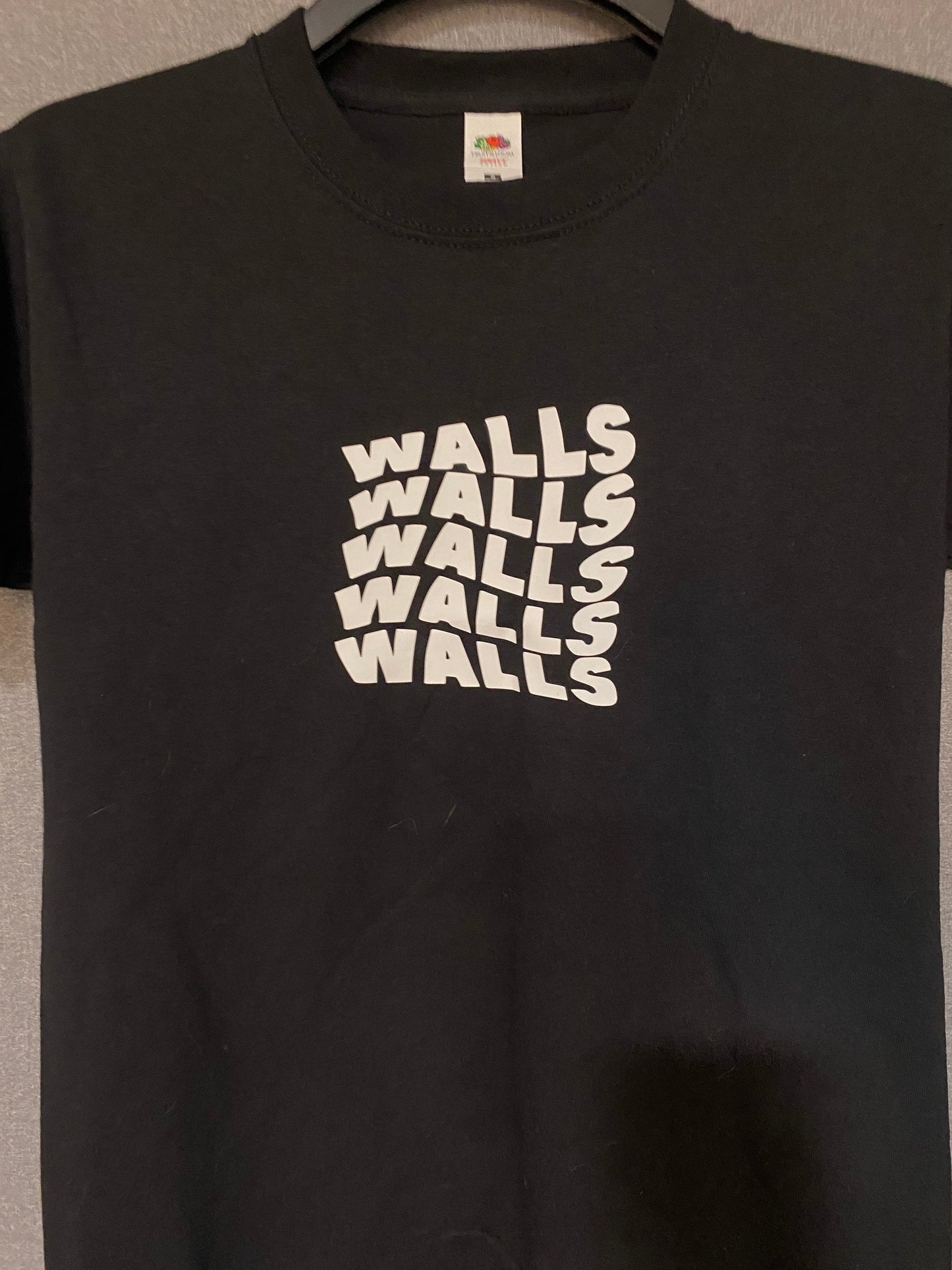 Walls Louis Tomlinson inspired t-shirt